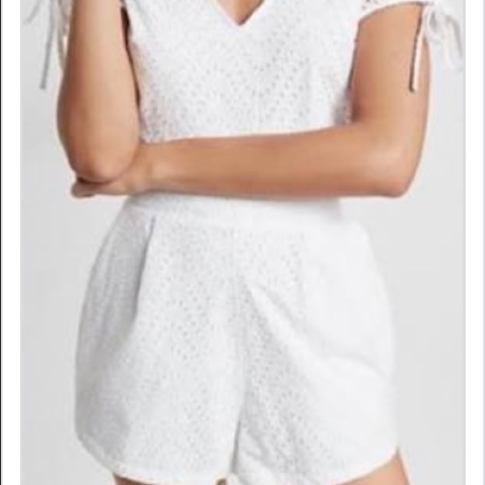 Express eyelet romper - Picture 1 of 4